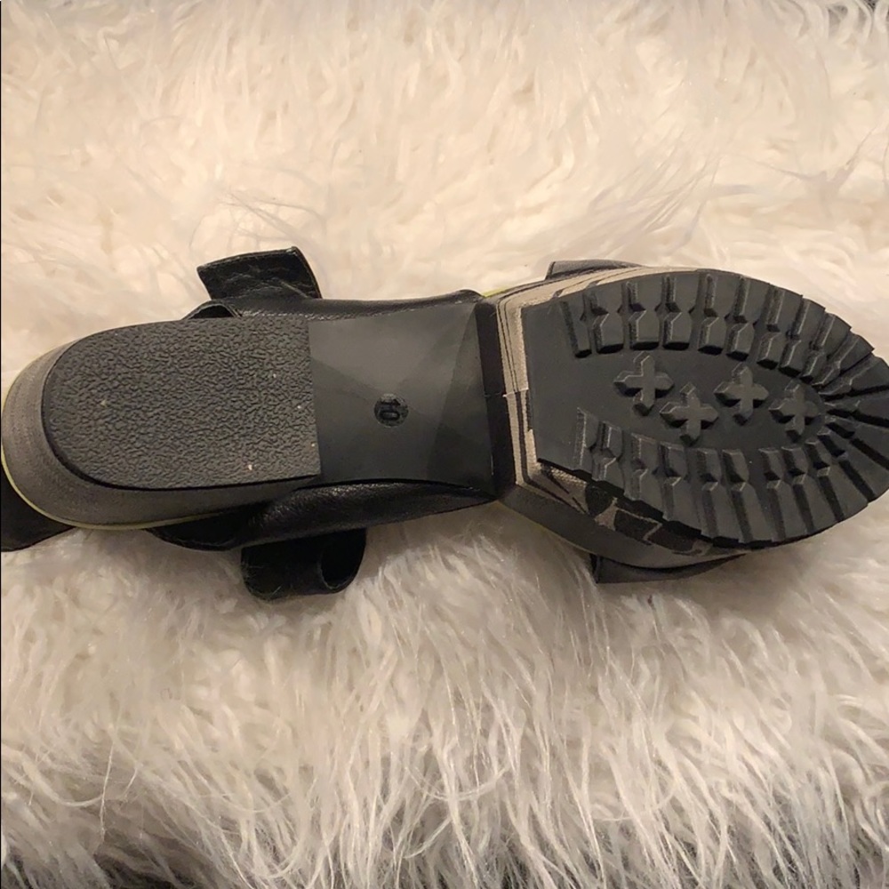 Shoes - Picture 2 of 8